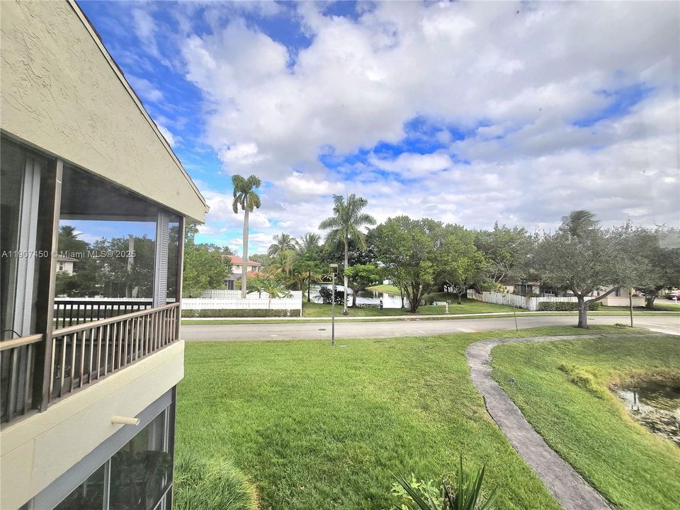 Active With Contract: $249,900 (2 beds, 2 baths, 1176 Square Feet)