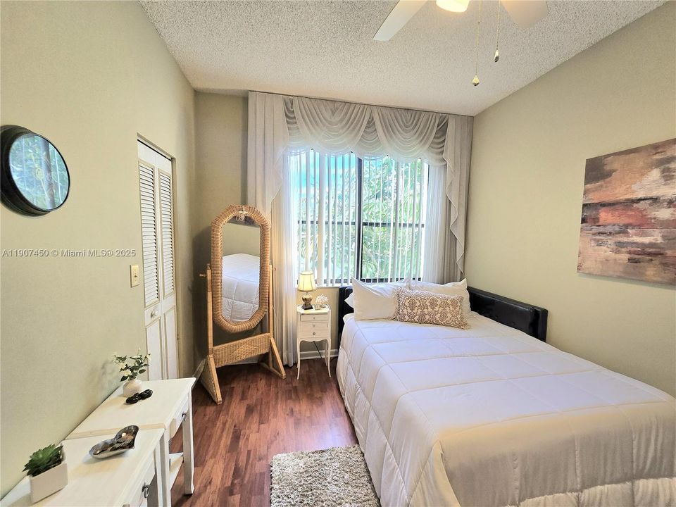 Active With Contract: $249,900 (2 beds, 2 baths, 1176 Square Feet)