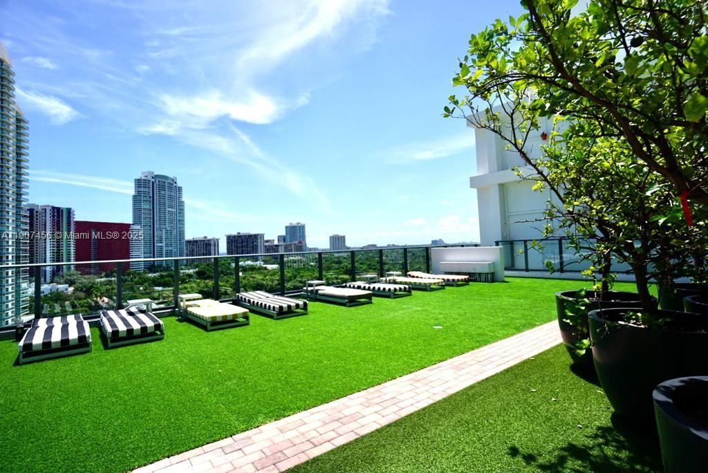 Recently Rented: $5,500 (3 beds, 2 baths, 1281 Square Feet)