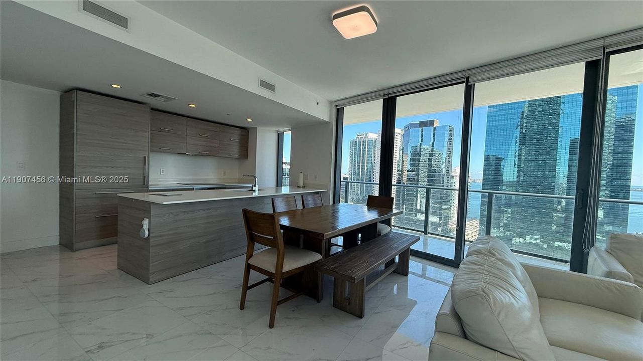 Recently Rented: $5,500 (3 beds, 2 baths, 1281 Square Feet)