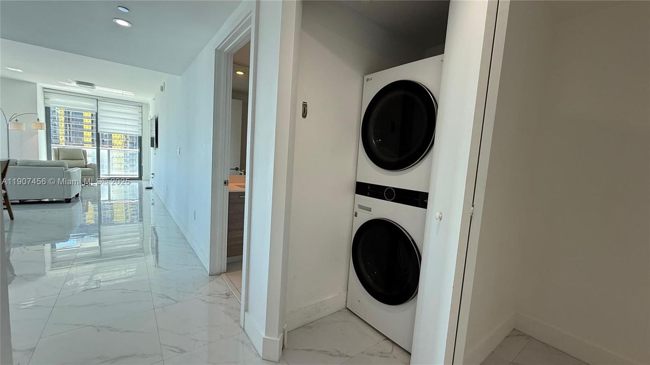 Recently Rented: $5,500 (3 beds, 2 baths, 1281 Square Feet)