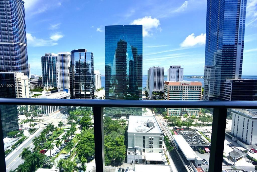 Recently Rented: $5,500 (3 beds, 2 baths, 1281 Square Feet)