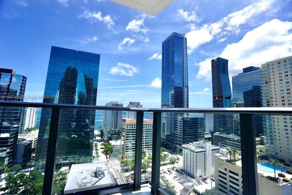 Recently Rented: $5,500 (3 beds, 2 baths, 1281 Square Feet)