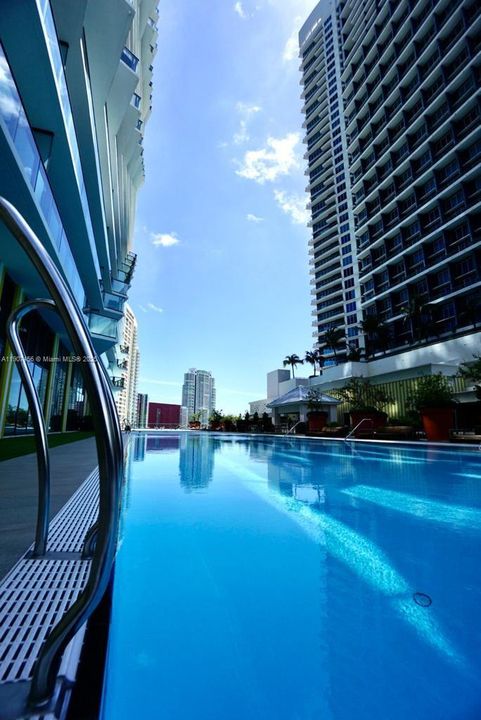 Recently Rented: $5,500 (3 beds, 2 baths, 1281 Square Feet)