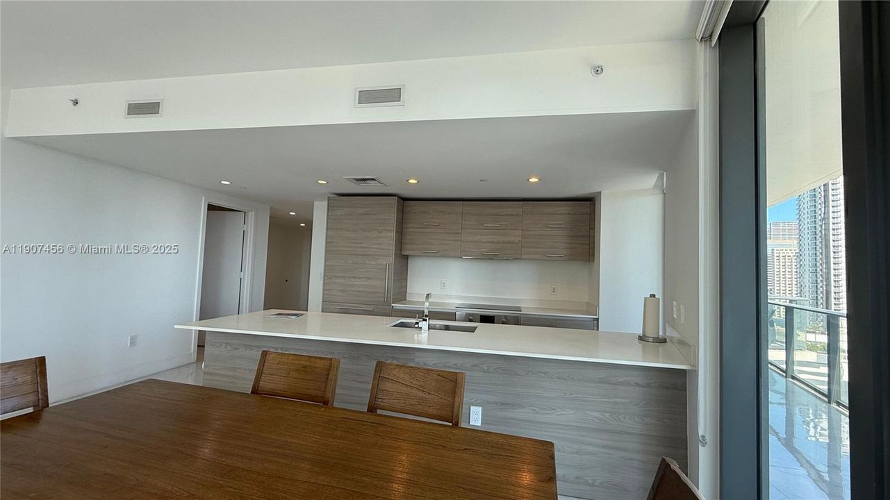 Recently Rented: $5,500 (3 beds, 2 baths, 1281 Square Feet)