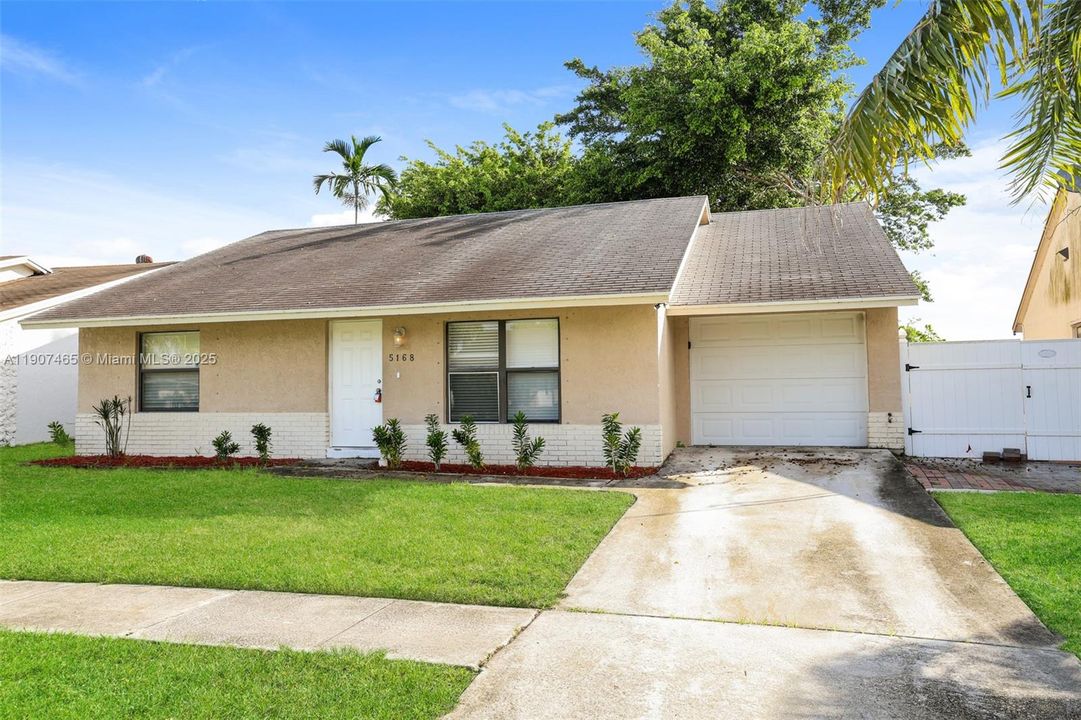 Recently Rented: $2,585 (4 beds, 2 baths, 1407 Square Feet)