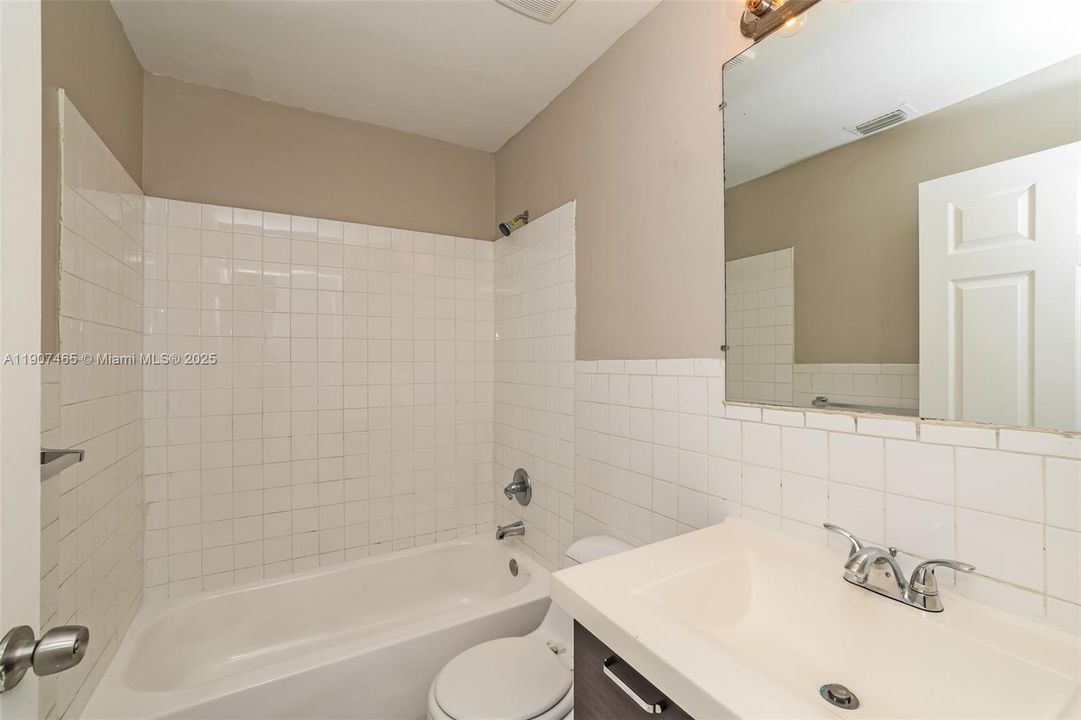 Recently Rented: $2,585 (4 beds, 2 baths, 1407 Square Feet)