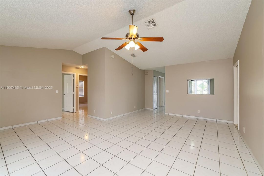 Recently Rented: $2,585 (4 beds, 2 baths, 1407 Square Feet)