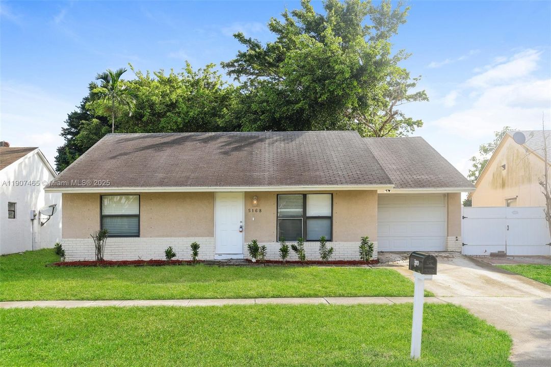 Recently Rented: $2,585 (4 beds, 2 baths, 1407 Square Feet)