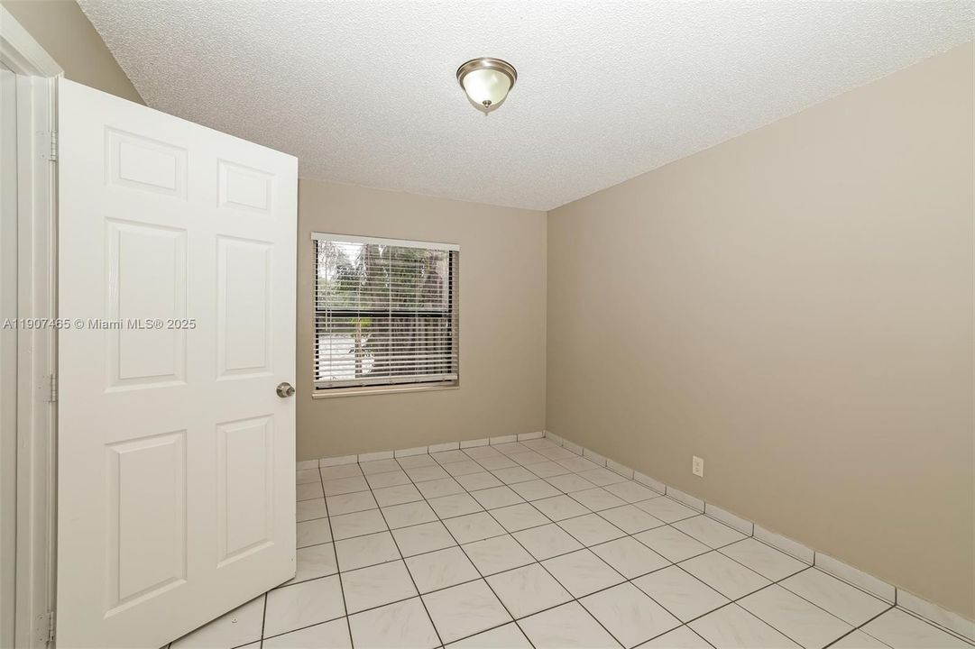 Recently Rented: $2,585 (4 beds, 2 baths, 1407 Square Feet)