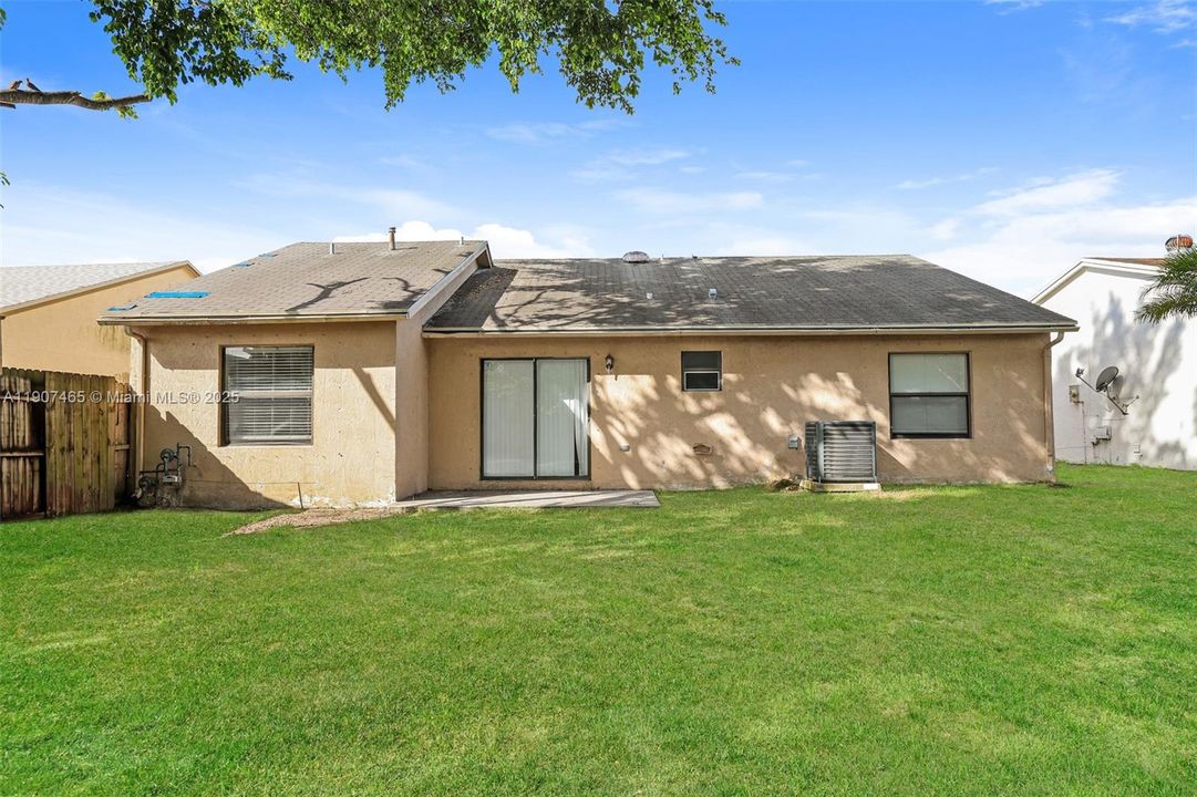 Recently Rented: $2,585 (4 beds, 2 baths, 1407 Square Feet)