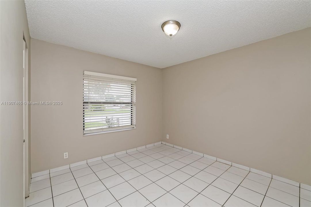 Recently Rented: $2,585 (4 beds, 2 baths, 1407 Square Feet)