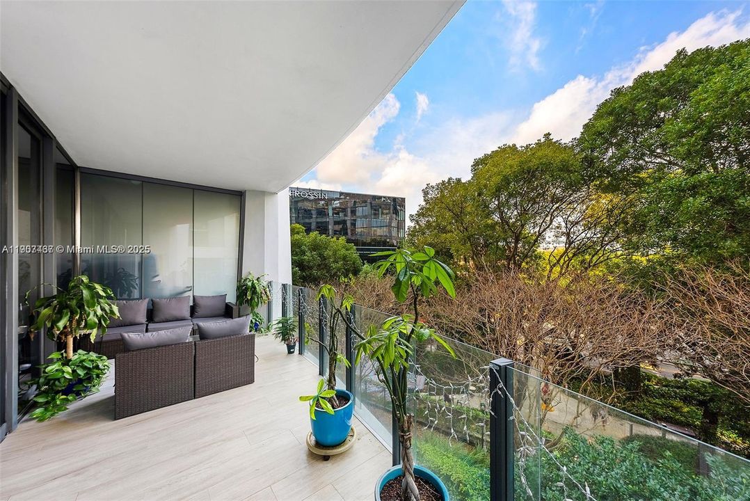 合同活跃: $6,500 (1 贝兹, 1 浴室, 689 平方英尺)