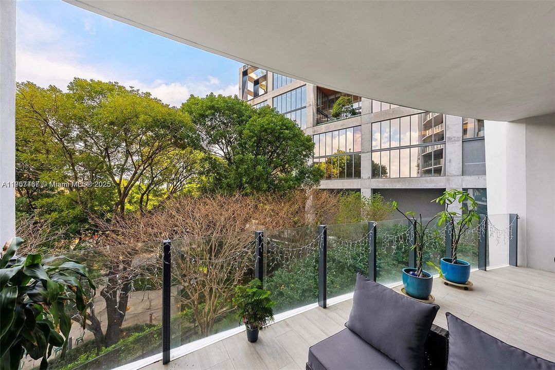 合同活跃: $6,500 (1 贝兹, 1 浴室, 689 平方英尺)