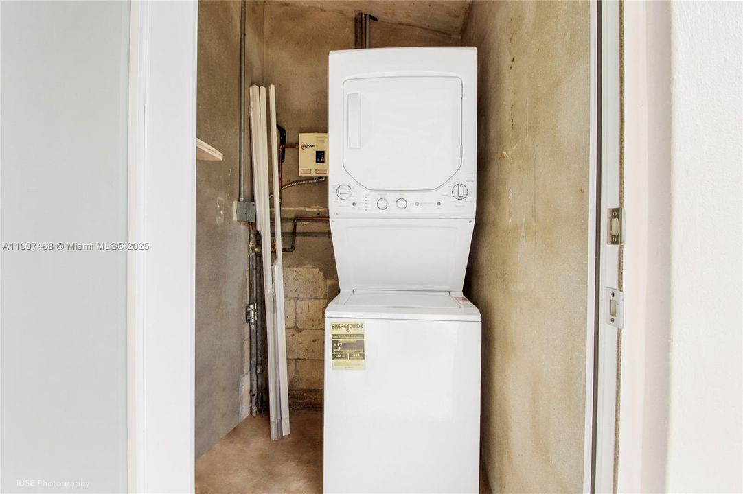 Под контрактом: $2,800 (2 спален, 1 ванн, 1560 Квадратных фут)