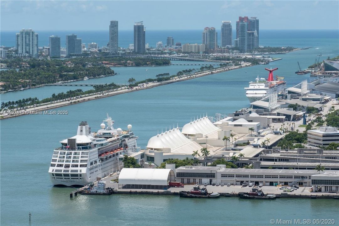 Под контрактом: $3,200 (1 спален, 1 ванн, 833 Квадратных фут)