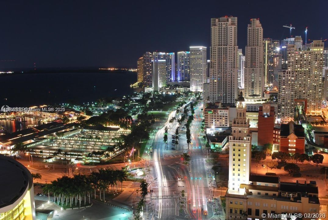 Под контрактом: $3,200 (1 спален, 1 ванн, 833 Квадратных фут)