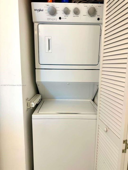 Под контрактом: $3,200 (1 спален, 1 ванн, 833 Квадратных фут)