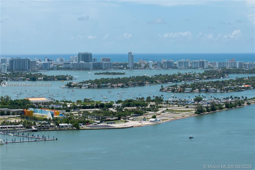 Под контрактом: $3,200 (1 спален, 1 ванн, 833 Квадратных фут)