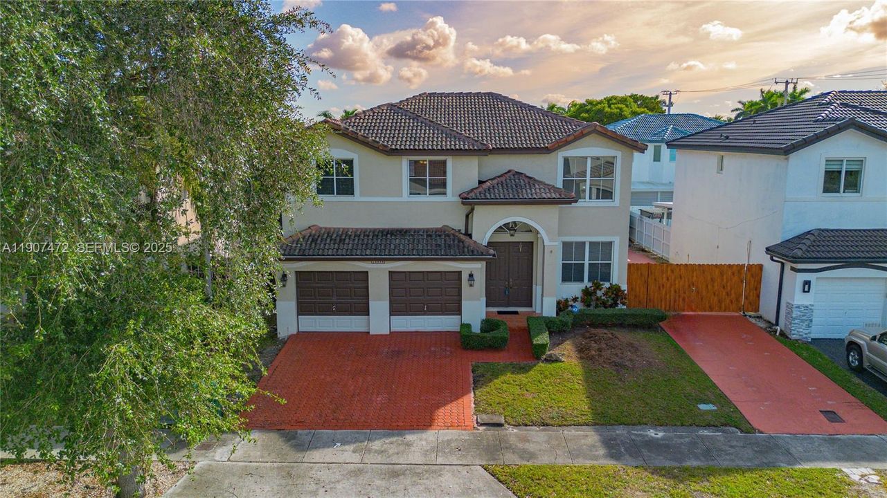 В аренду: $4,200 (4 спален, 2 ванн, 1940 Квадратных фут)