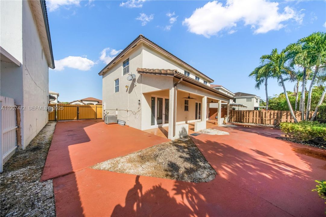 В аренду: $4,200 (4 спален, 2 ванн, 1940 Квадратных фут)