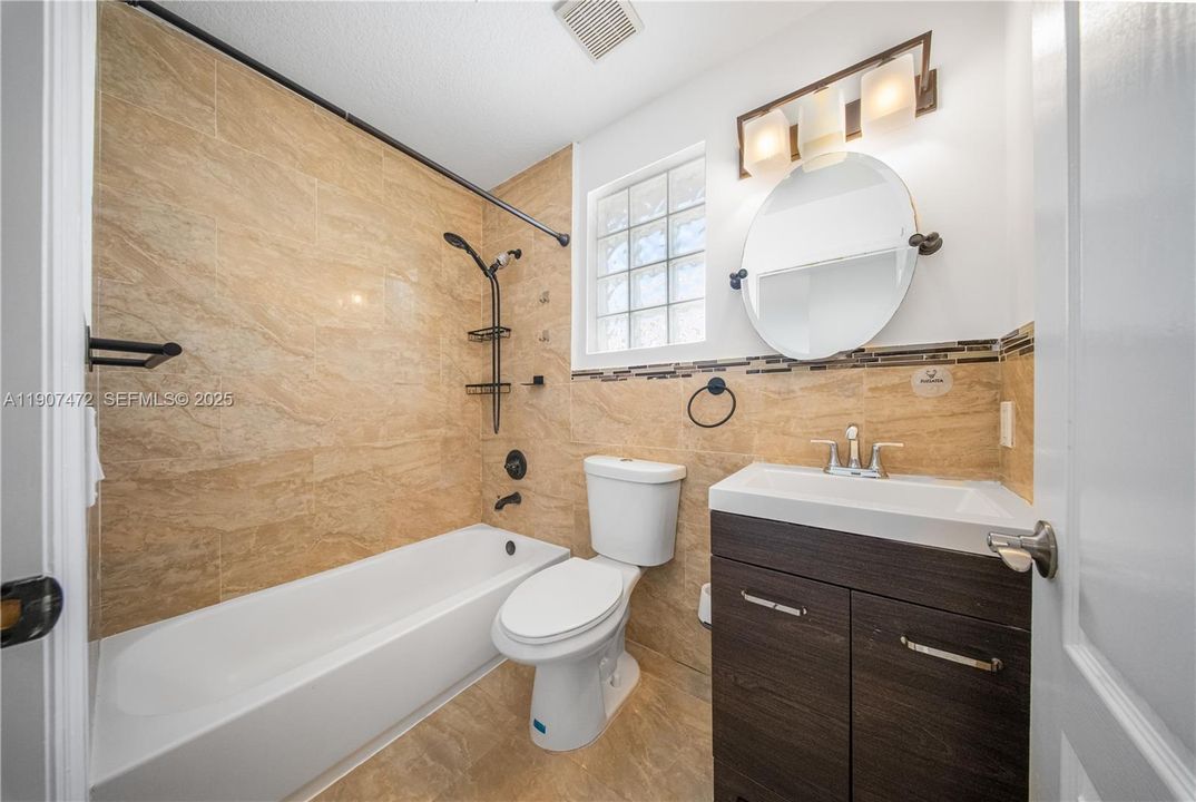 В аренду: $4,200 (4 спален, 2 ванн, 1940 Квадратных фут)