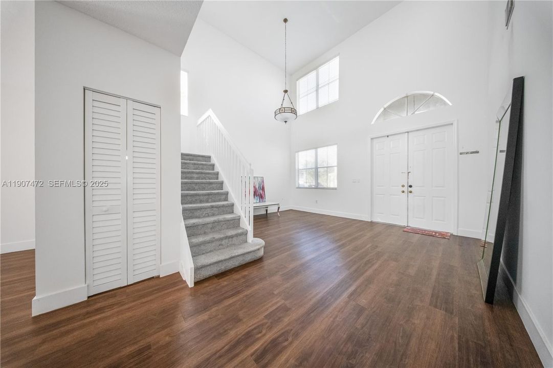 В аренду: $4,200 (4 спален, 2 ванн, 1940 Квадратных фут)