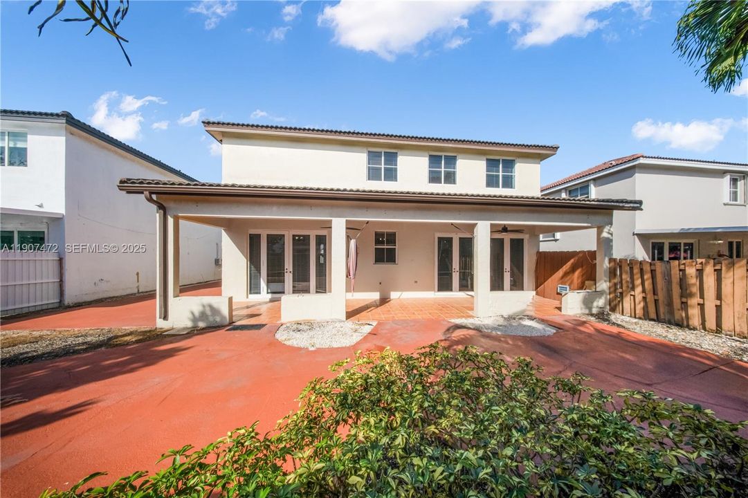 В аренду: $4,200 (4 спален, 2 ванн, 1940 Квадратных фут)