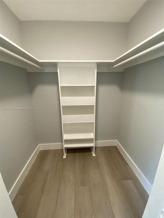 Active With Contract: $1,650 (0 beds, 1 baths, 420 Square Feet)