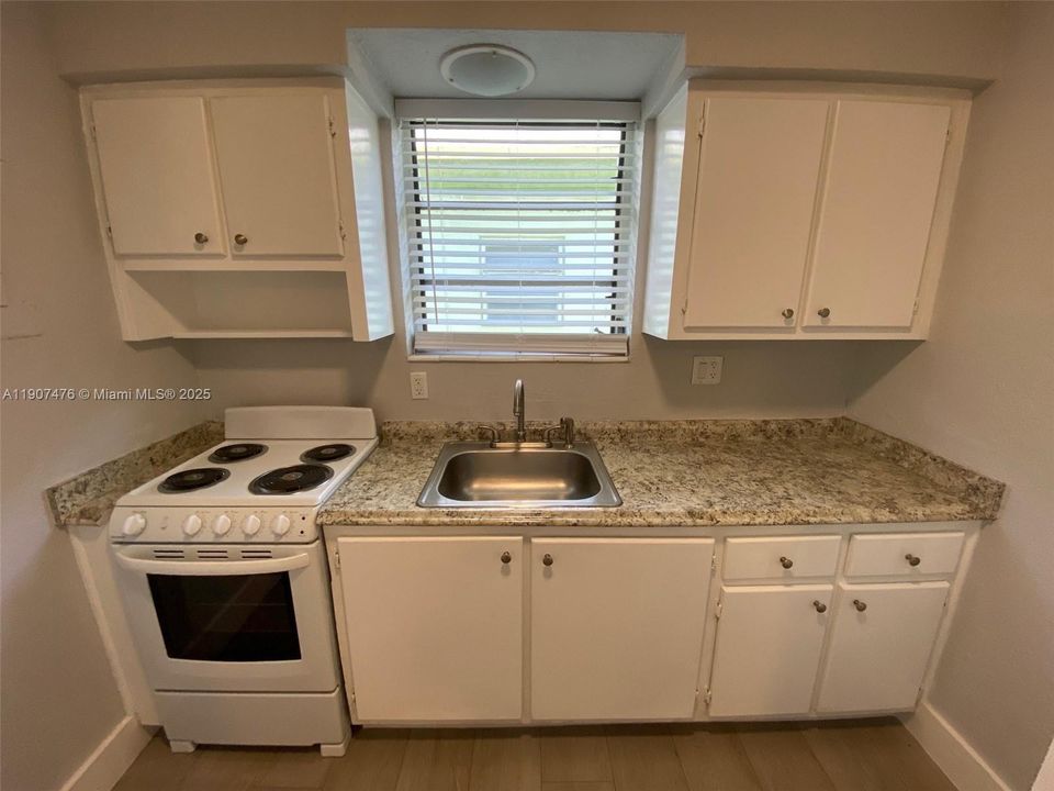 Active With Contract: $1,650 (0 beds, 1 baths, 420 Square Feet)