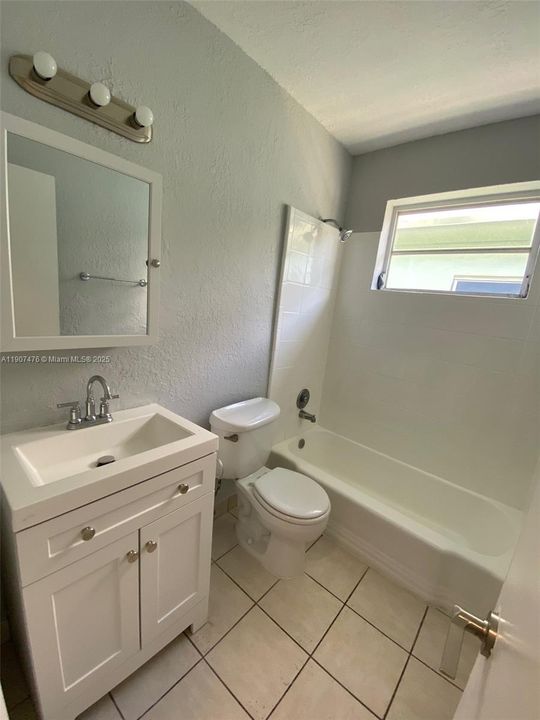 Active With Contract: $1,650 (0 beds, 1 baths, 420 Square Feet)
