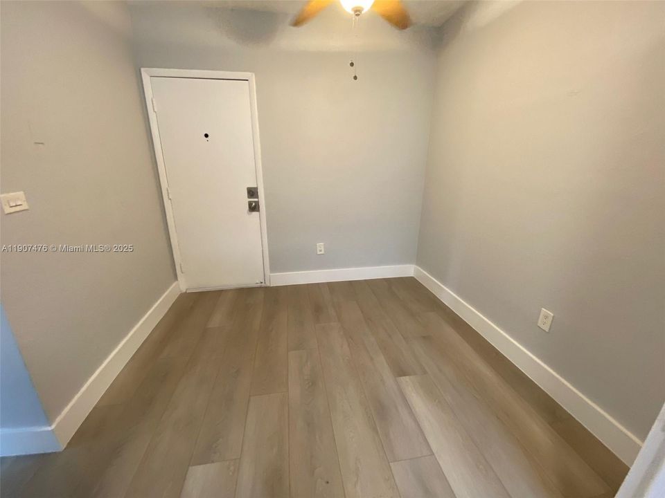 Active With Contract: $1,650 (0 beds, 1 baths, 420 Square Feet)