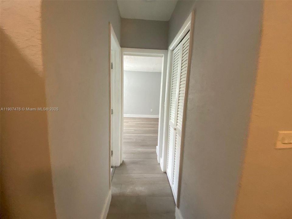 Active With Contract: $1,650 (0 beds, 1 baths, 420 Square Feet)