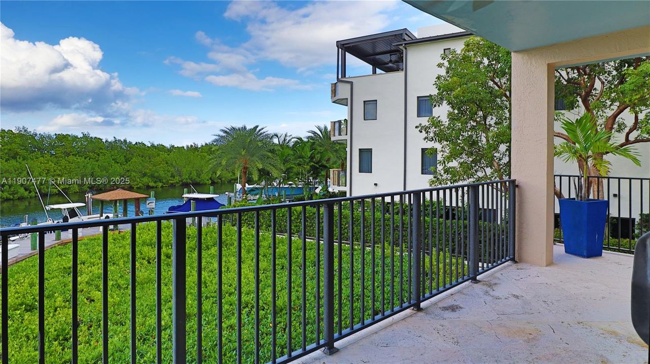 For Sale: $1,995,000 (4 beds, 4 baths, 3865 Square Feet)