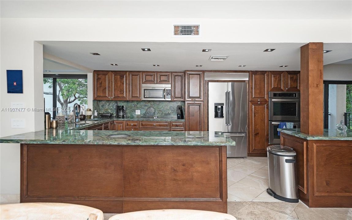 For Sale: $1,995,000 (4 beds, 4 baths, 3865 Square Feet)