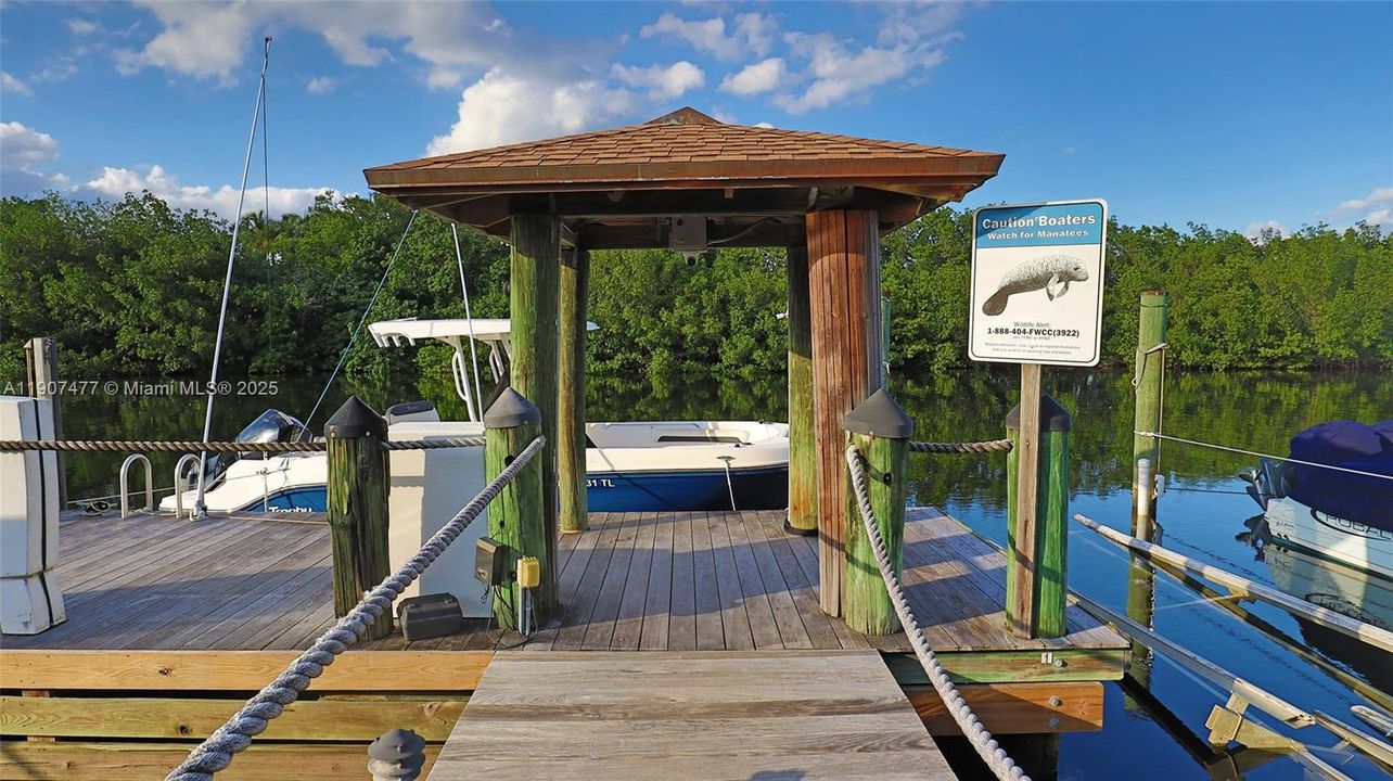 For Sale: $1,995,000 (4 beds, 4 baths, 3865 Square Feet)