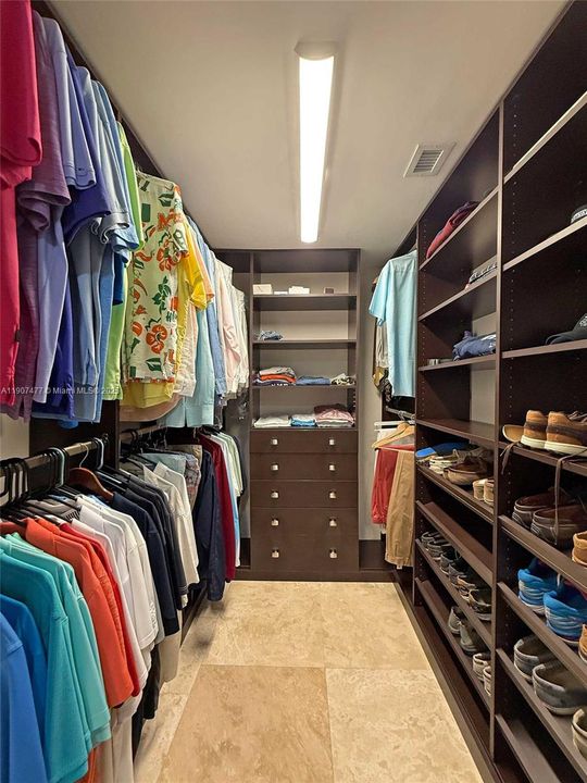 For Sale: $1,995,000 (4 beds, 4 baths, 3865 Square Feet)