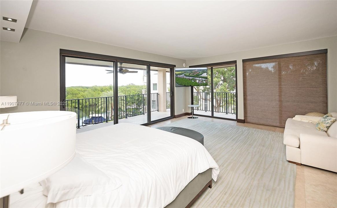 For Sale: $1,995,000 (4 beds, 4 baths, 3865 Square Feet)