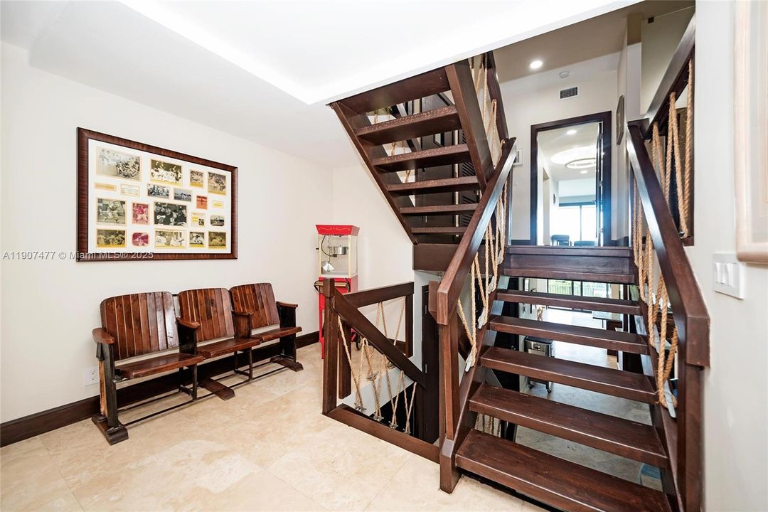 For Sale: $1,995,000 (4 beds, 4 baths, 3865 Square Feet)