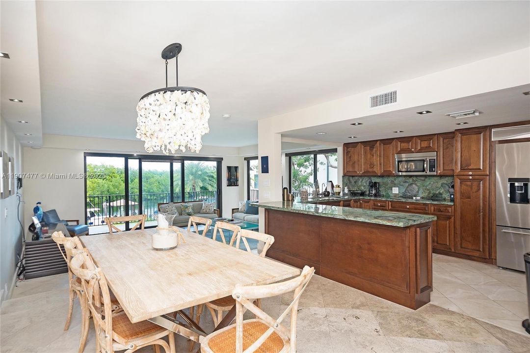 For Sale: $1,995,000 (4 beds, 4 baths, 3865 Square Feet)