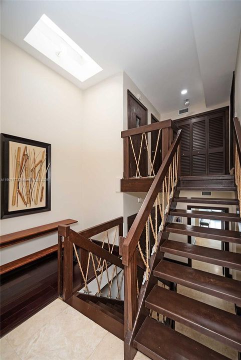 For Sale: $1,995,000 (4 beds, 4 baths, 3865 Square Feet)