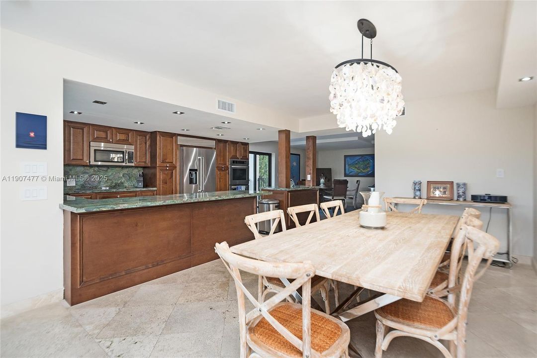 For Sale: $1,995,000 (4 beds, 4 baths, 3865 Square Feet)