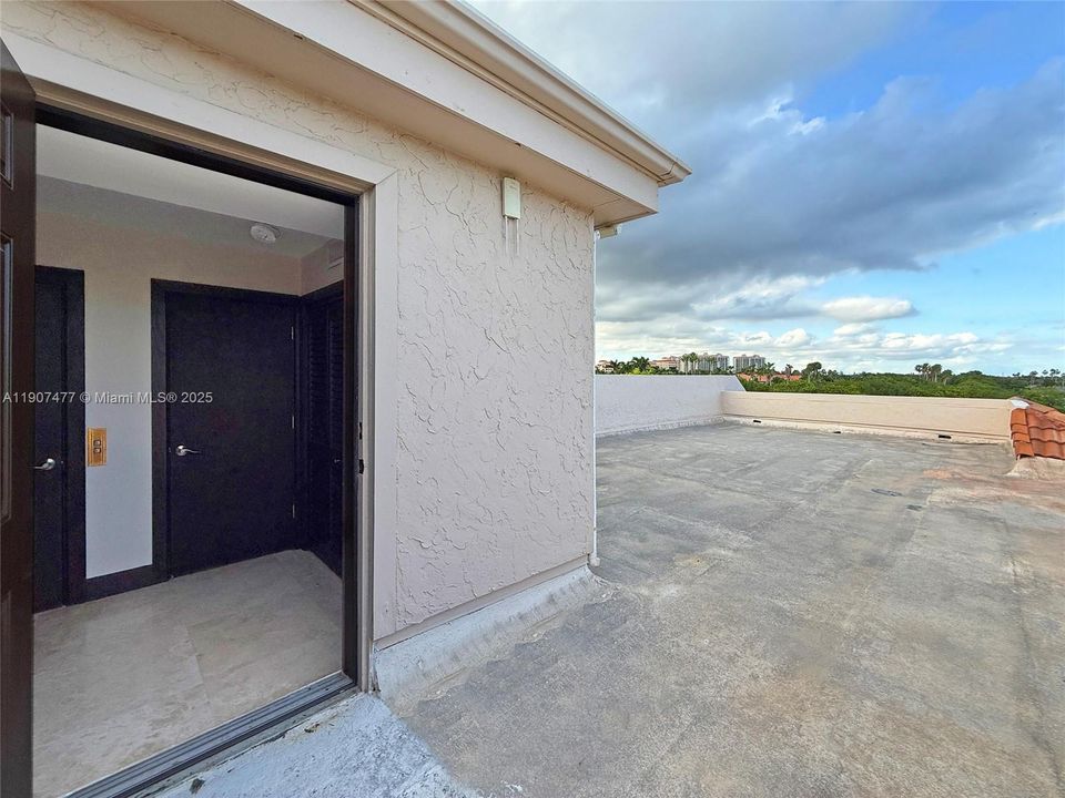 For Sale: $1,995,000 (4 beds, 4 baths, 3865 Square Feet)