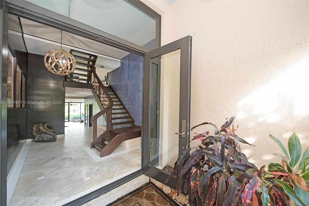 For Sale: $1,995,000 (4 beds, 4 baths, 3865 Square Feet)