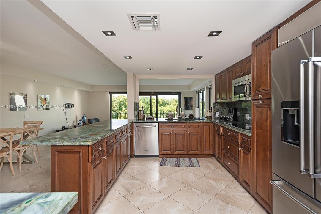 For Sale: $1,995,000 (4 beds, 4 baths, 3865 Square Feet)