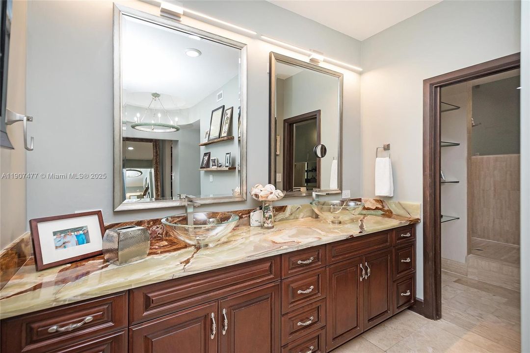 For Sale: $1,995,000 (4 beds, 4 baths, 3865 Square Feet)