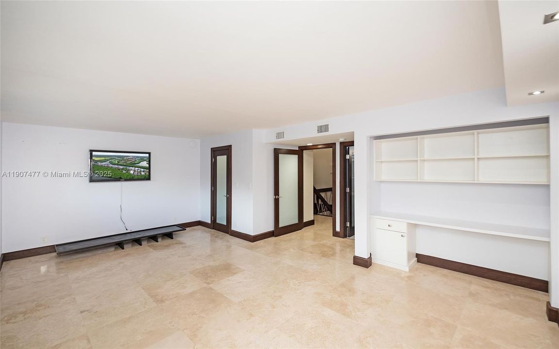 For Sale: $1,995,000 (4 beds, 4 baths, 3865 Square Feet)