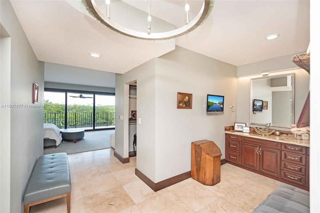 For Sale: $1,995,000 (4 beds, 4 baths, 3865 Square Feet)