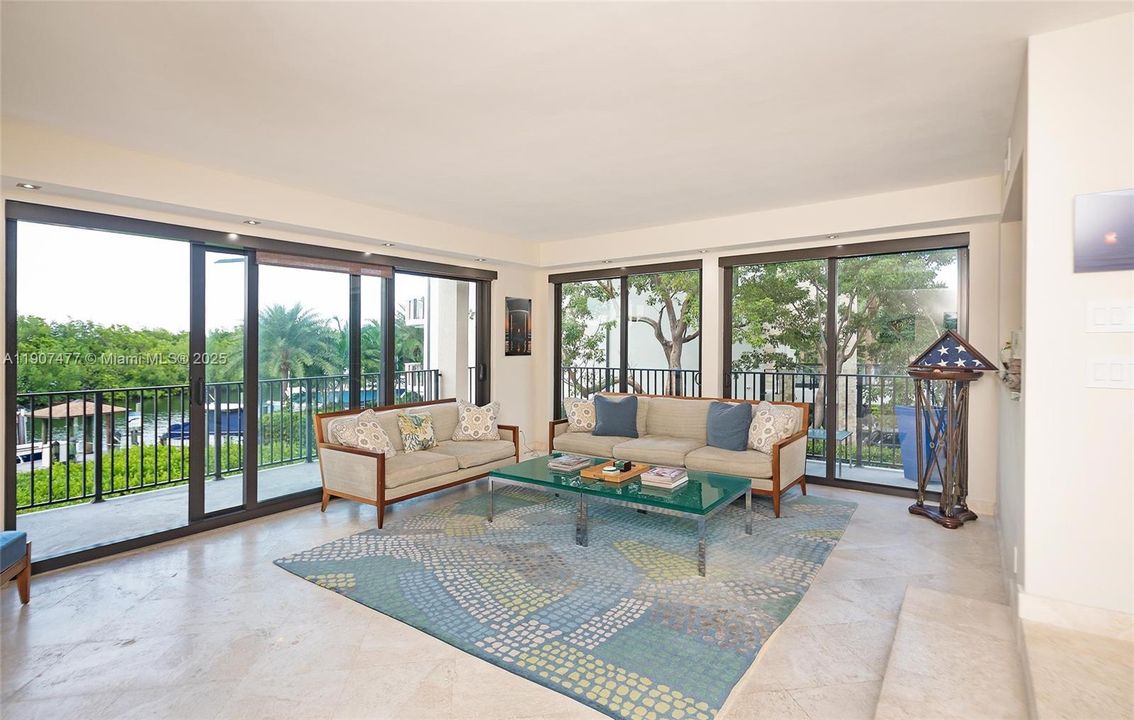 For Sale: $1,995,000 (4 beds, 4 baths, 3865 Square Feet)