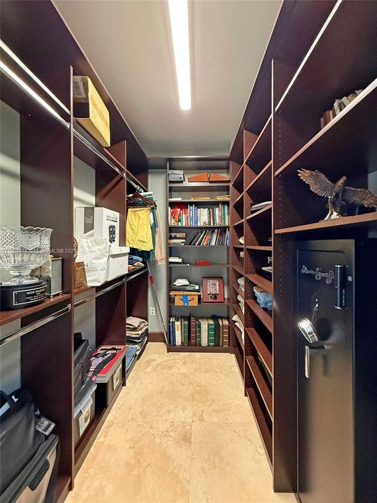 For Sale: $1,995,000 (4 beds, 4 baths, 3865 Square Feet)